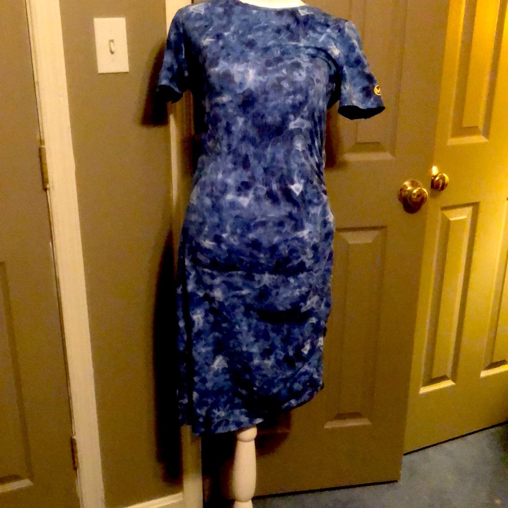 MK - T shirt dress - adjustable elastic on right side to change the hem